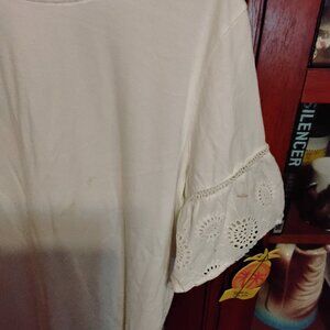 White top..Cotton lace Sleeve Hem